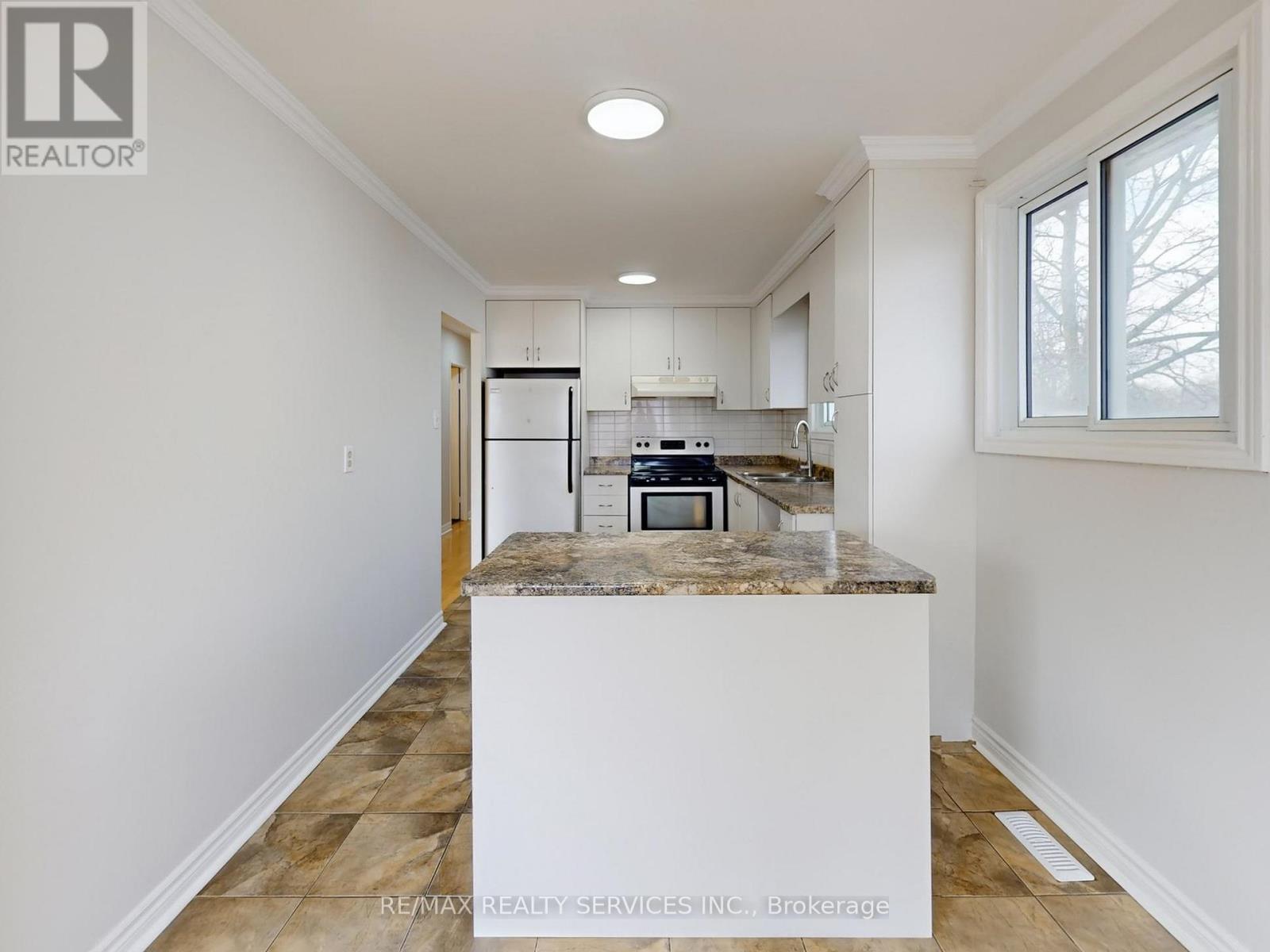 9 Glenridge Road, Brampton, Ontario  L6S 1N2 - Photo 16 - W13024468