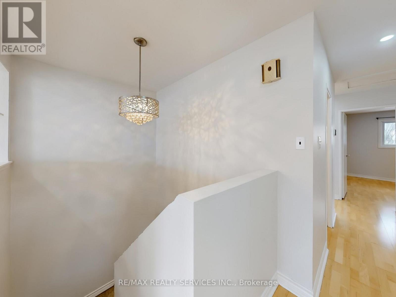 9 Glenridge Road, Brampton, Ontario  L6S 1N2 - Photo 7 - W13024468