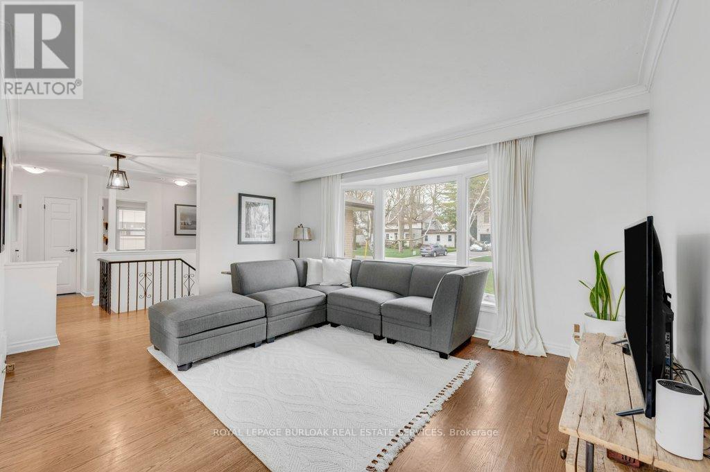 602 Stephens Crescent, Oakville, Ontario  L6K 1Y3 - Photo 5 - W13024512