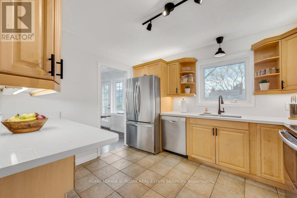 602 Stephens Crescent, Oakville, Ontario  L6K 1Y3 - Photo 9 - W13024512