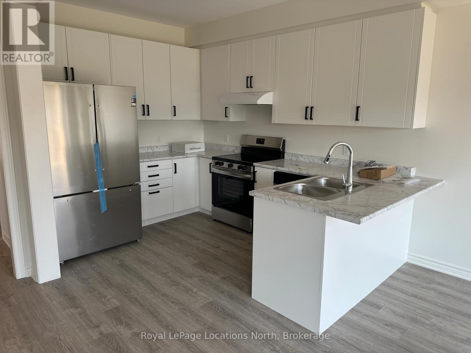 231 Mckenzie Drive, Clearview, Ontario  L0M 1S0 - Photo 6 - S12912132