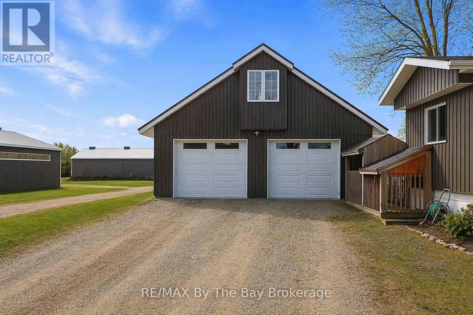 2533 Flos 3 Road W, Springwater, Ontario  L0L 2K0 - Photo 3 - S12935852