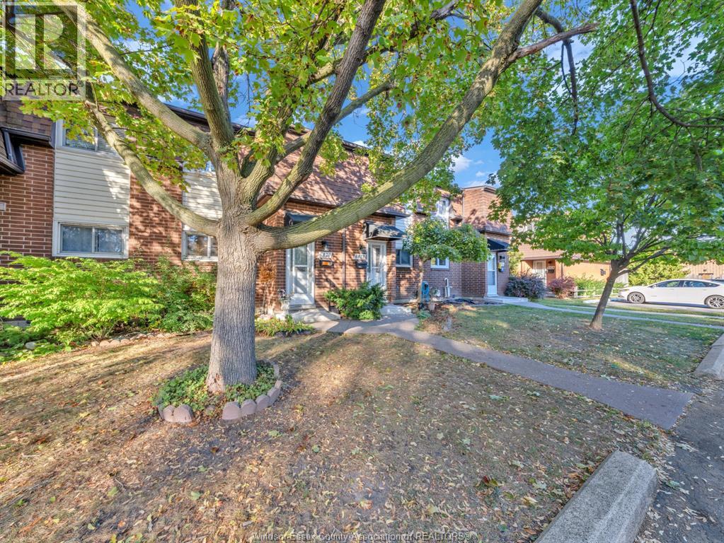 6430 Thornberry, Windsor, Ontario  N8T 2W9 - Photo 4 - 26008729