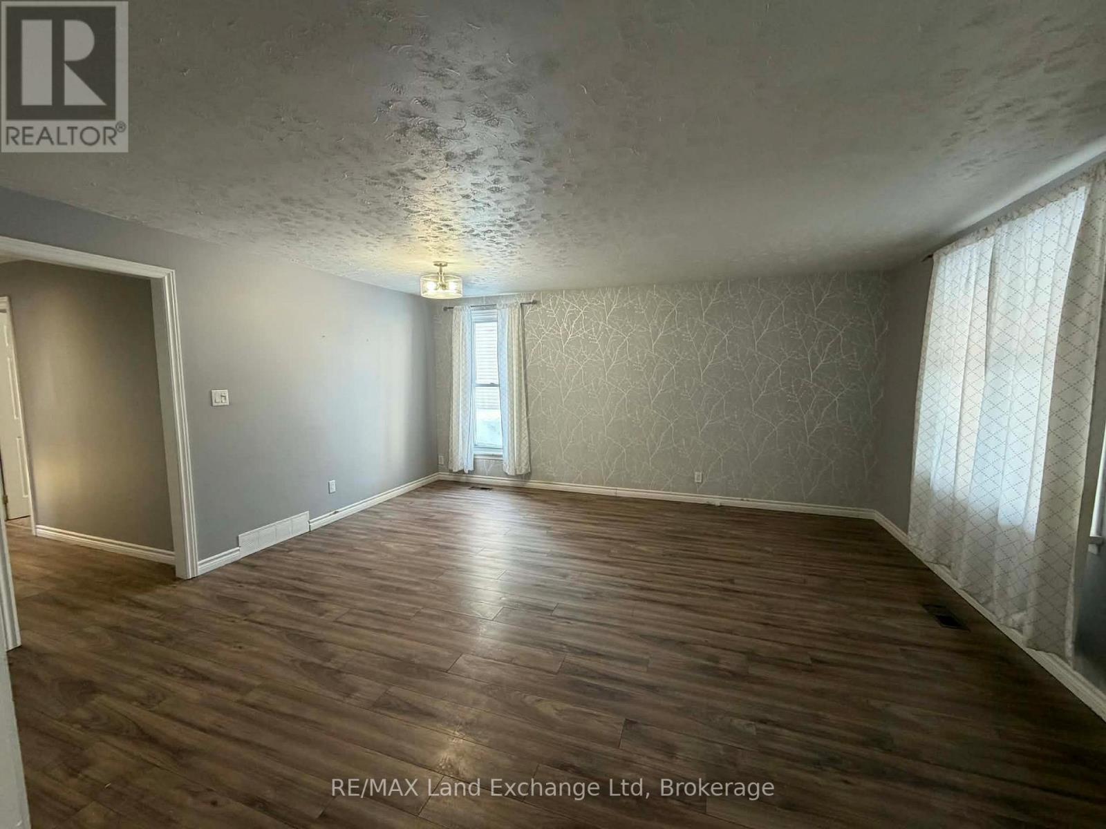 349 Shuter Street, North Huron, Ontario  N0G 2W0 - Photo 11 - X12952582