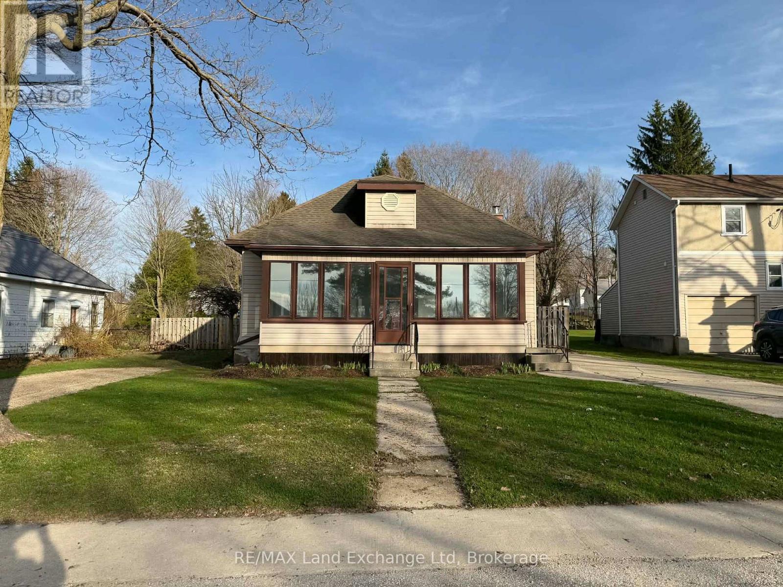 349 Shuter Street, North Huron, Ontario  N0G 2W0 - Photo 2 - X12952582