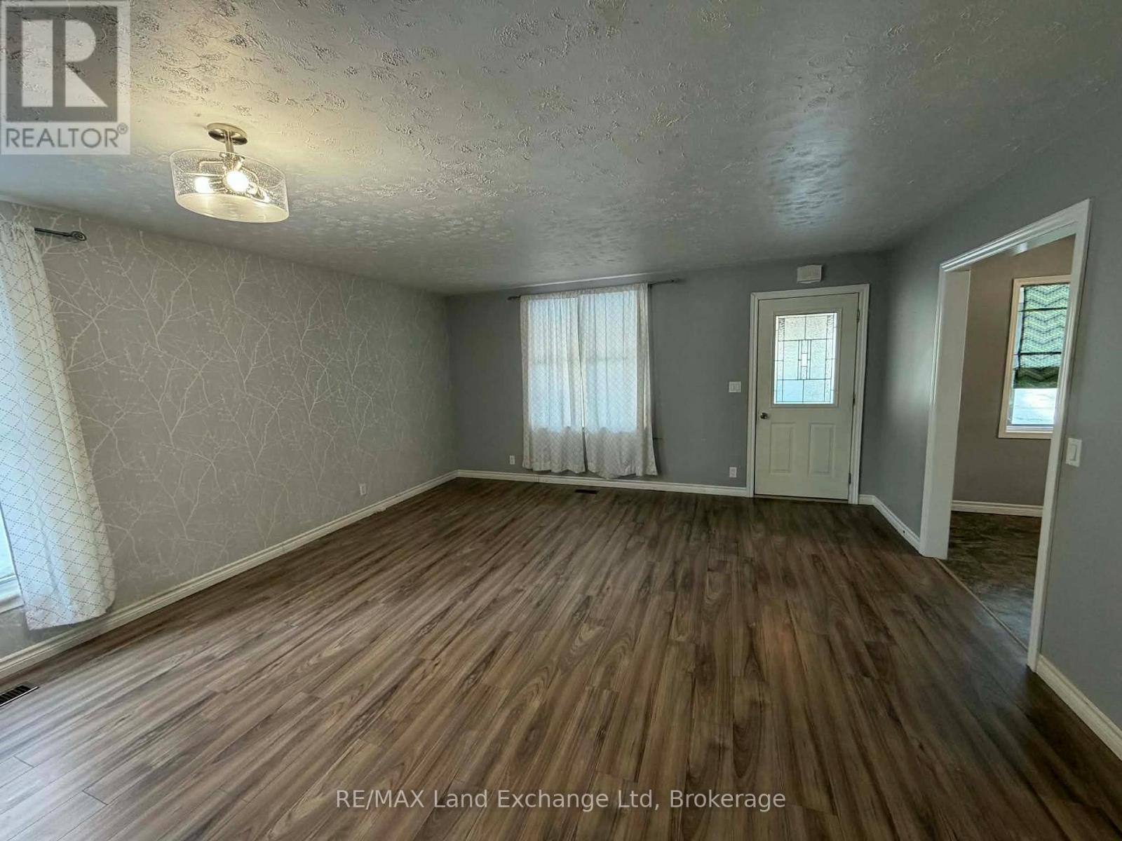 349 Shuter Street, North Huron, Ontario  N0G 2W0 - Photo 8 - X12952582