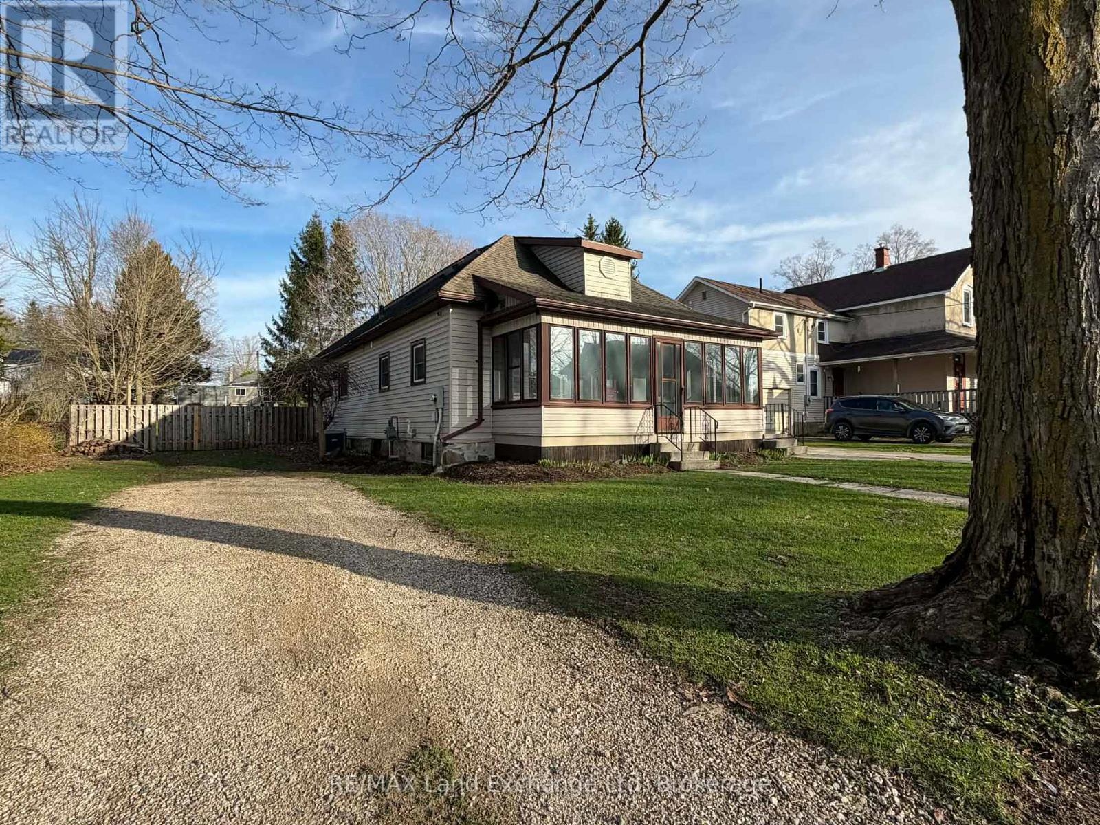 349 Shuter Street, North Huron, Ontario  N0G 2W0 - Photo 3 - X12952582