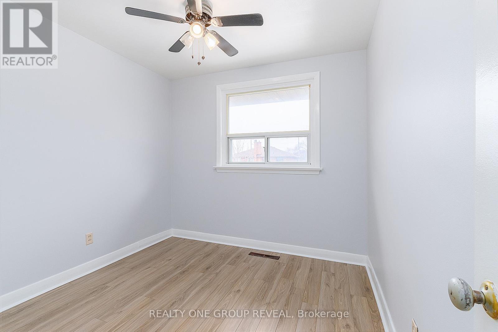 12 Thurodale Avenue, Toronto, Ontario  M6M 3B3 - Photo 16 - W12862924