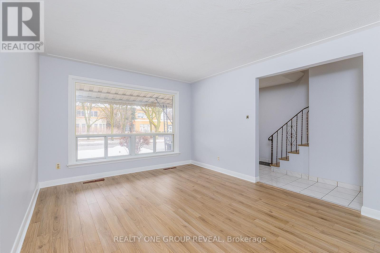 12 Thurodale Avenue, Toronto, Ontario  M6M 3B3 - Photo 10 - W12862924