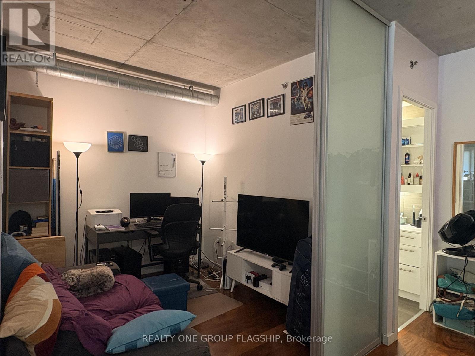 409 - 32 Trolley Crescent, Toronto, Ontario  M5A 0E8 - Photo 4 - C12972126