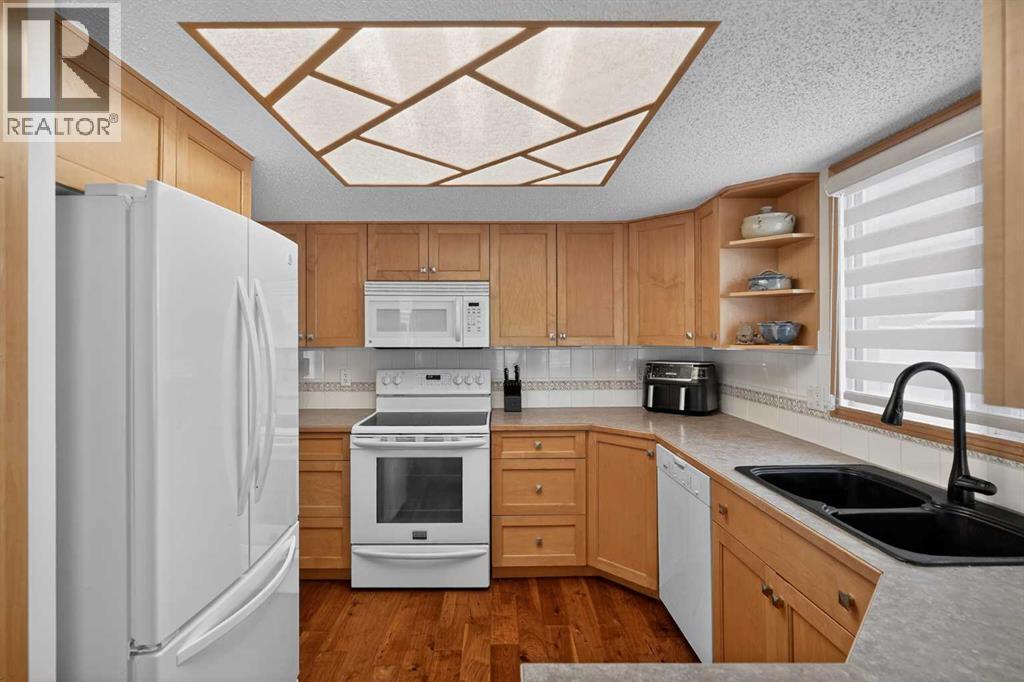 28 Deercross Way SE, Calgary, Alberta  T2J 6E3 - Photo 3 - A2300576