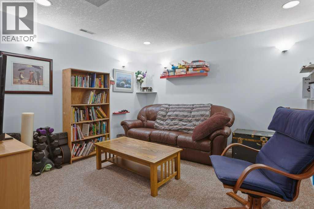 14760 Mt Mckenzie Drive Se, Calgary, Alberta  T2Z 2V1 - Photo 21 - A2302250