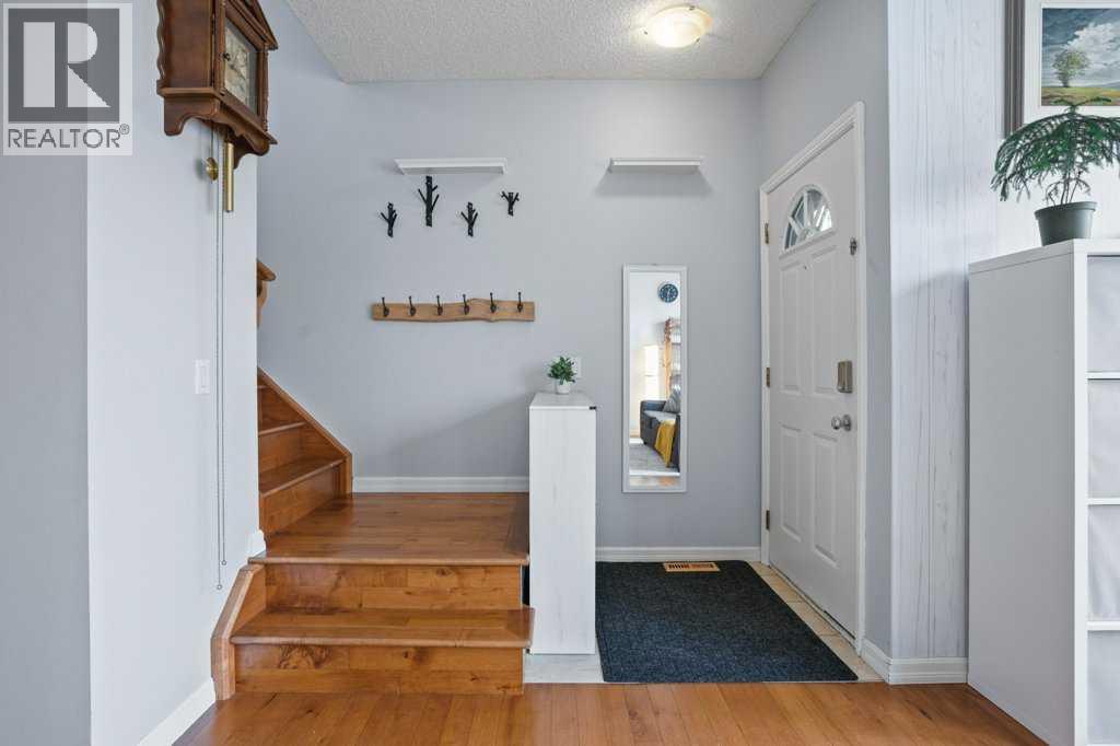 14760 Mt Mckenzie Drive Se, Calgary, Alberta  T2Z 2V1 - Photo 2 - A2302250