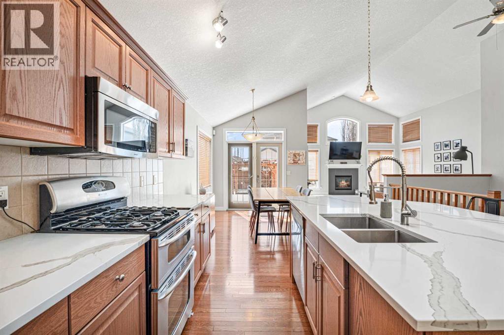 611 Cavendish Beach Bay, Chestermere, Alberta  T1X 1H9 - Photo 11 - A2303442