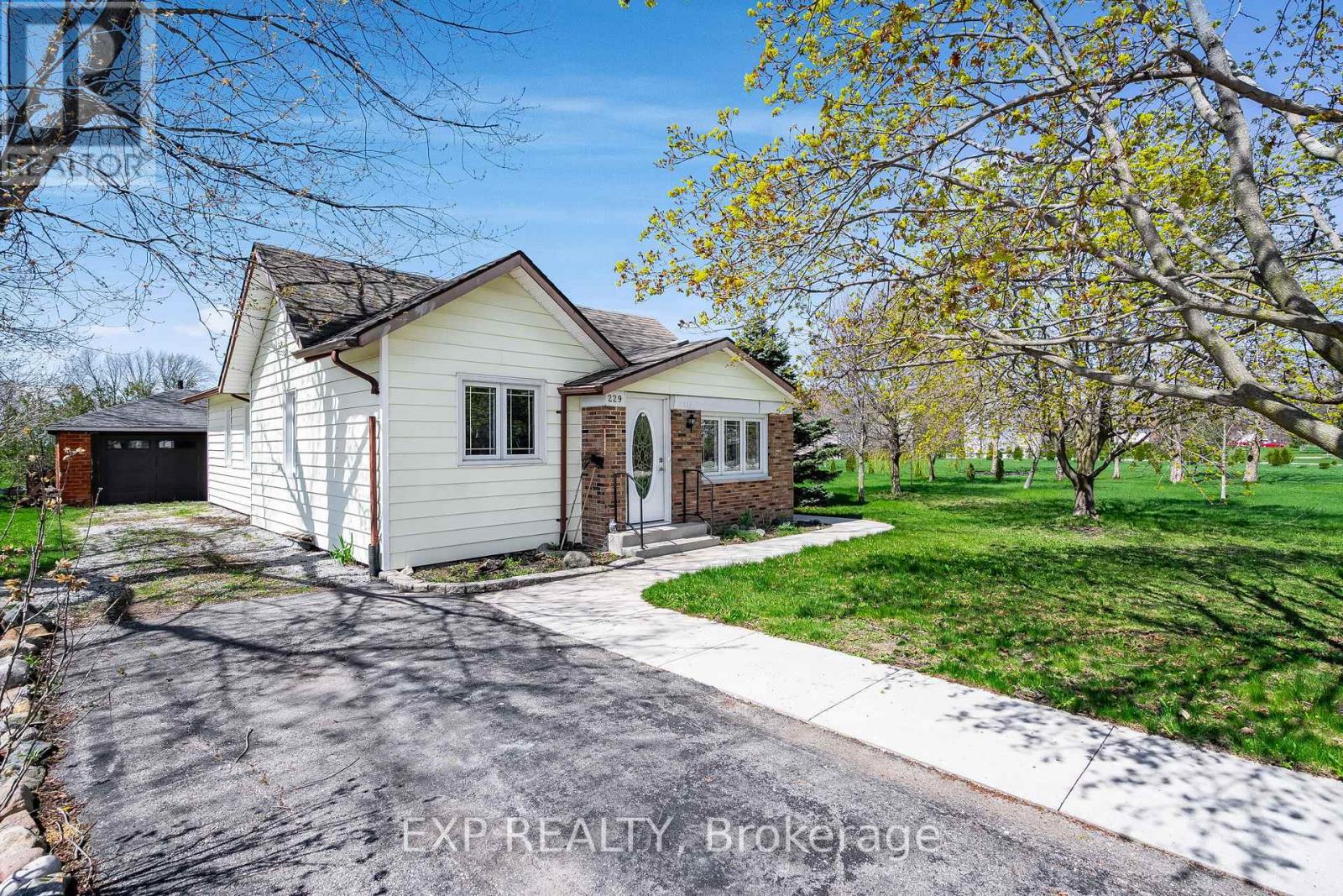 229 Erie St. Street S, Chatham-Kent, Ontario  N0P 1W0 - Photo 2 - X13024680