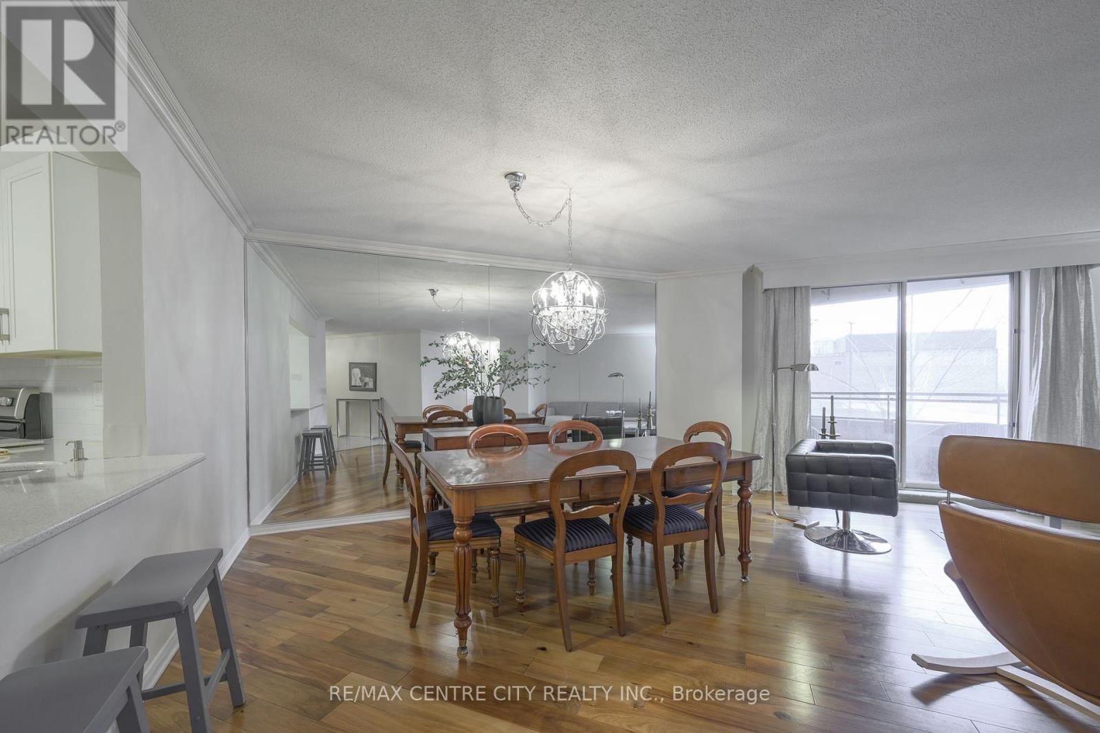 Photo 19 of 36 for 502 - 500 Talbot Street