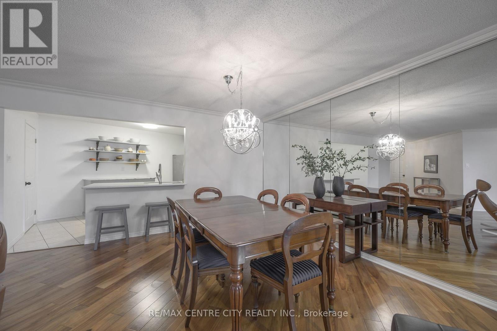 Photo 21 of 36 for 502 - 500 Talbot Street