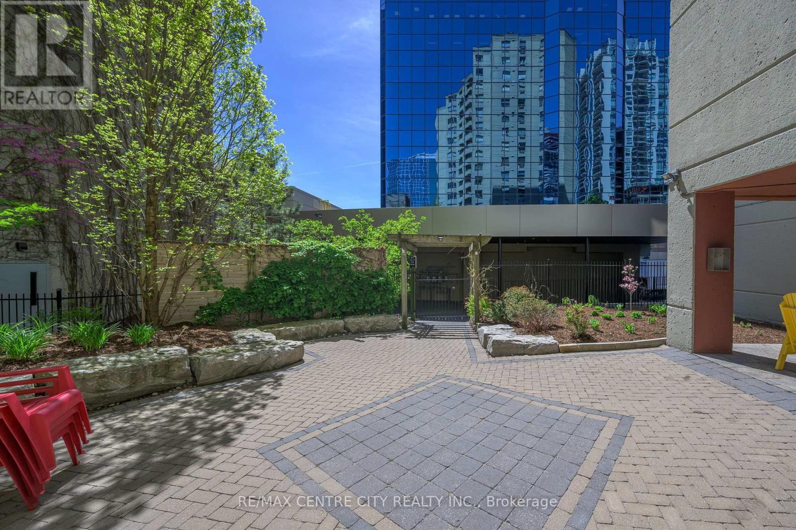 Photo 8 of 36 for 502 - 500 Talbot Street