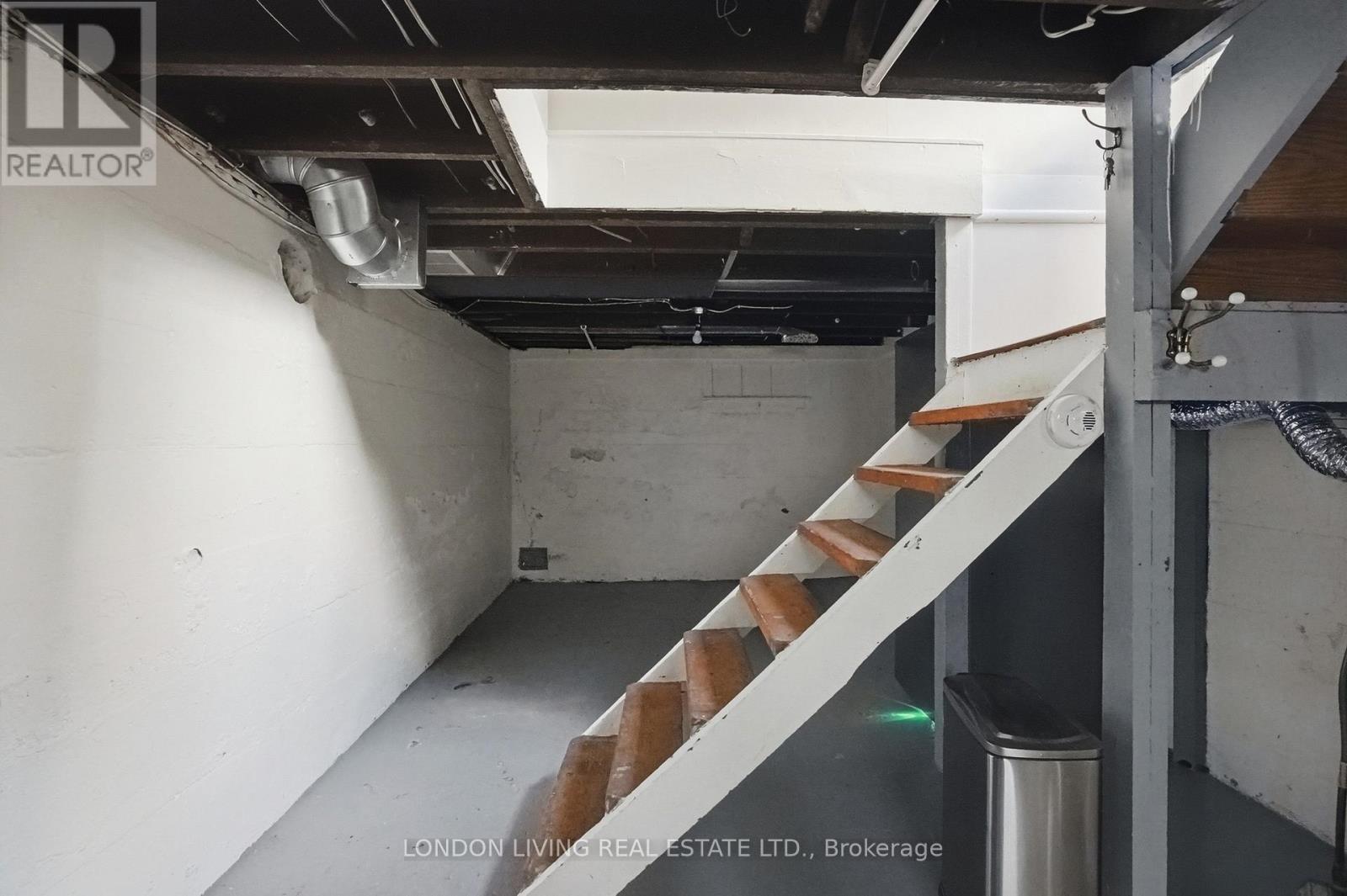 Photo 29 of 40 for 88 Tecumseh Avenue E