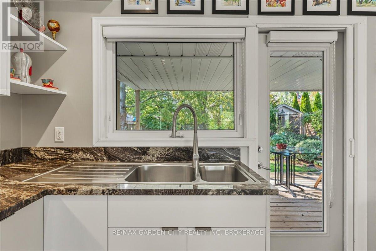 112 Riverdale Drive, St. Catharines, Ontario  L2R 4B9 - Photo 10 - X12745702