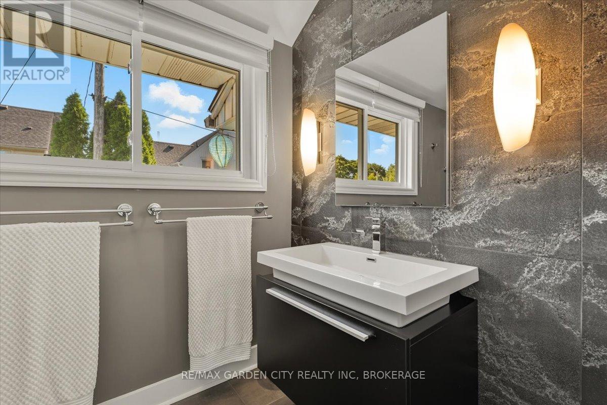 112 Riverdale Drive, St. Catharines, Ontario  L2R 4B9 - Photo 17 - X12745702