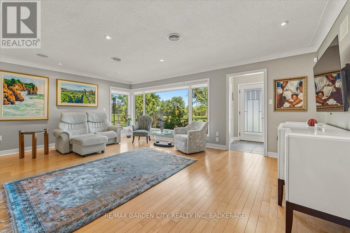 112 Riverdale Drive, St. Catharines, Ontario  L2R 4B9 - Photo 2 - X12745702