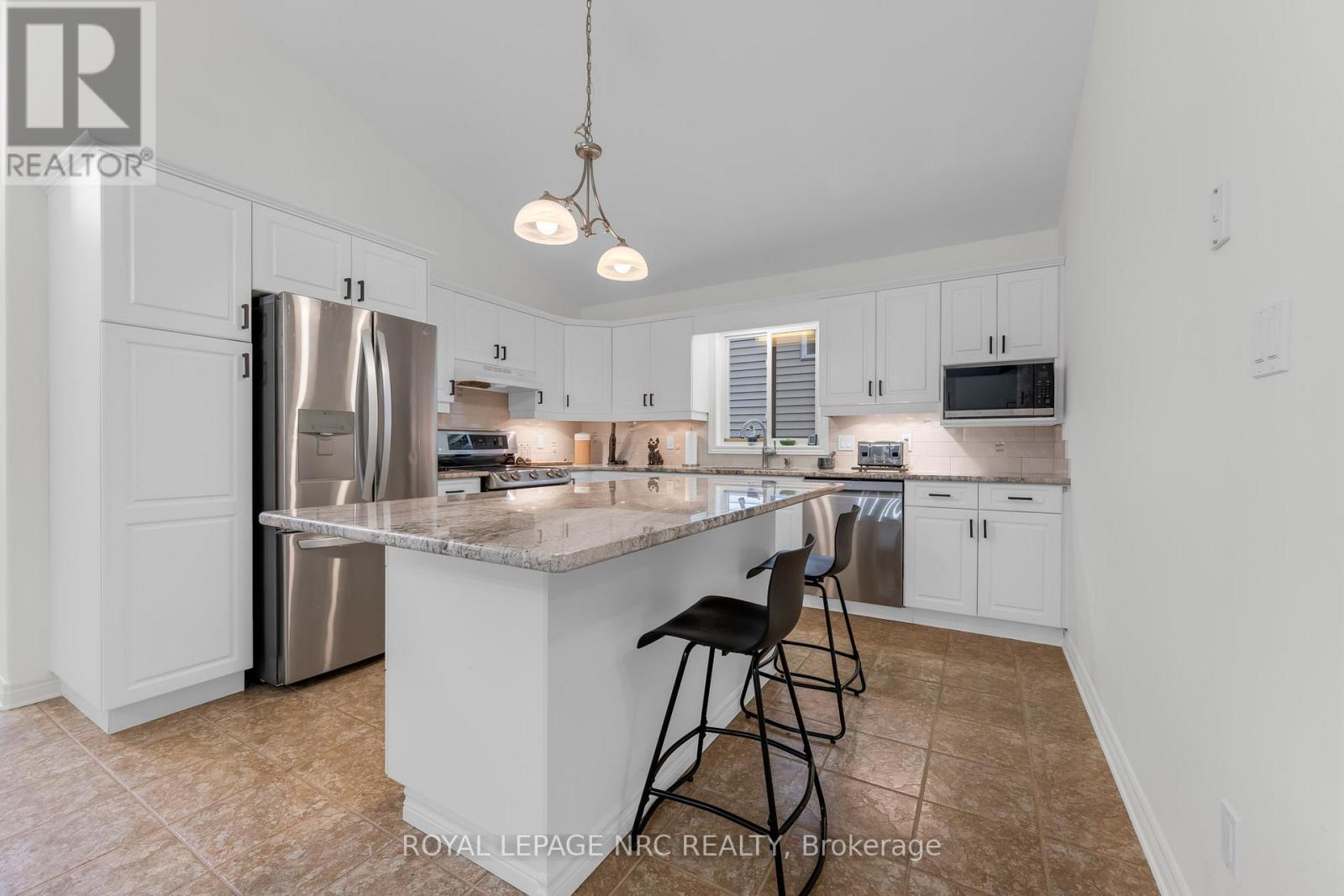 10 Montrose Street, St. Catharines, Ontario  L2S 4A7 - Photo 5 - X12426953