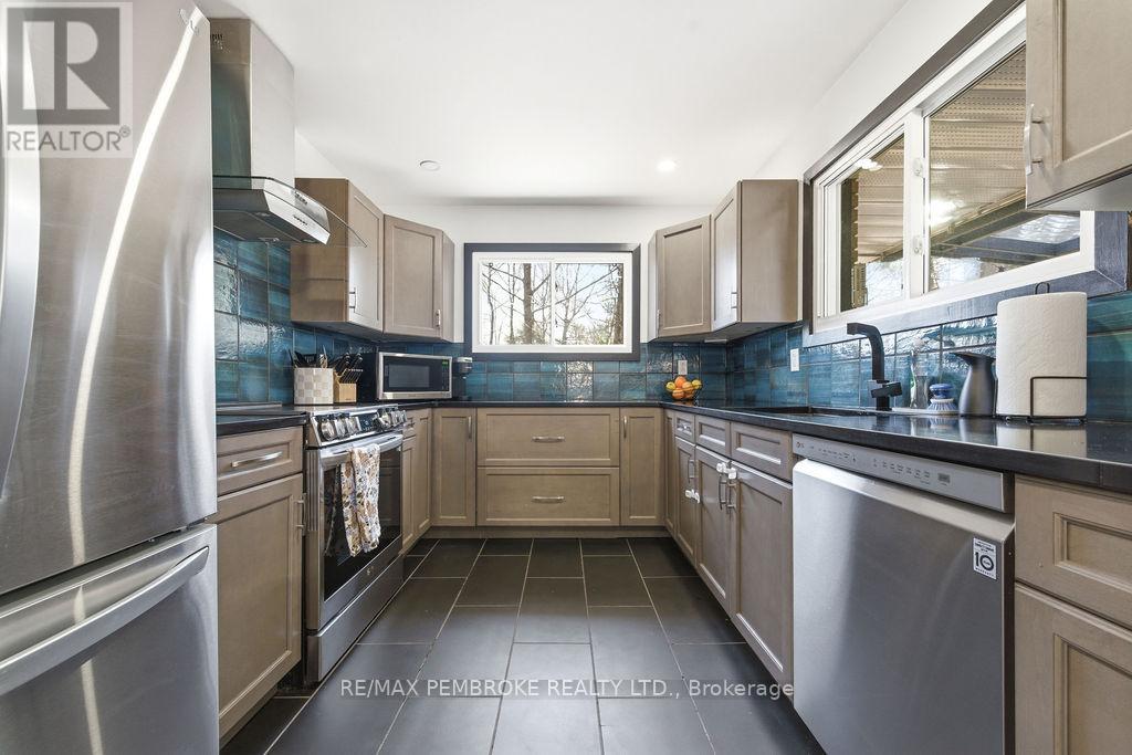 551 Laurentian Drive, Petawawa, Ontario  K8H 2M5 - Photo 12 - X13024746