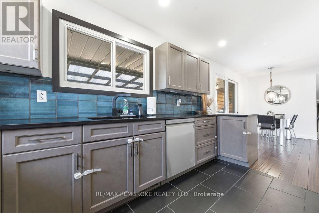 551 Laurentian Drive, Petawawa, Ontario  K8H 2M5 - Photo 14 - X13024746