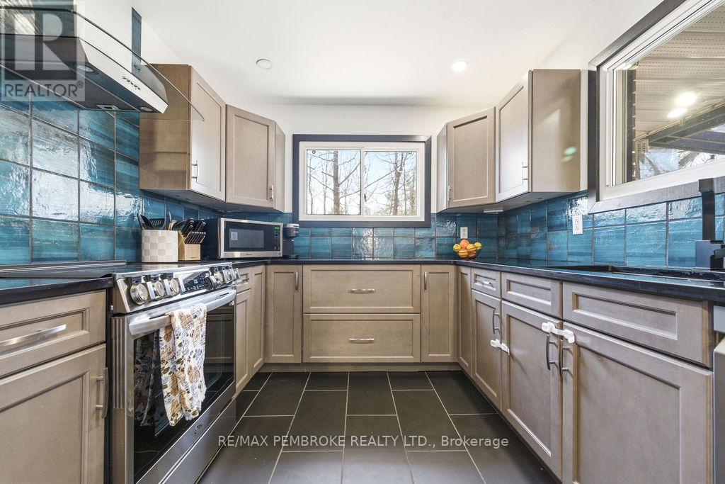 551 Laurentian Drive, Petawawa, Ontario  K8H 2M5 - Photo 15 - X13024746