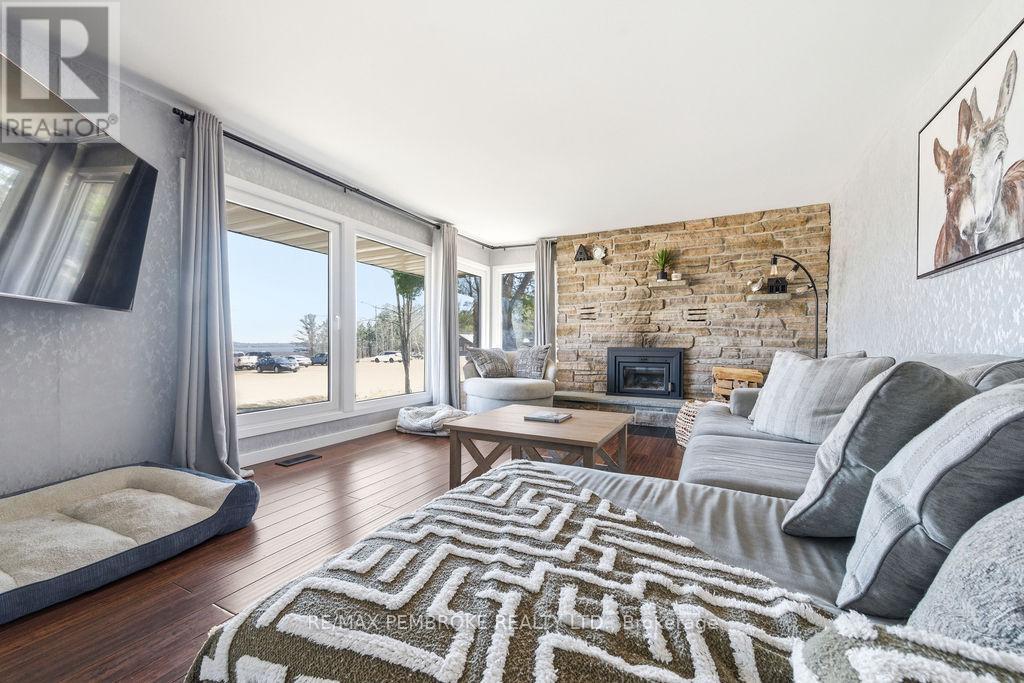 551 Laurentian Drive, Petawawa, Ontario  K8H 2M5 - Photo 5 - X13024746