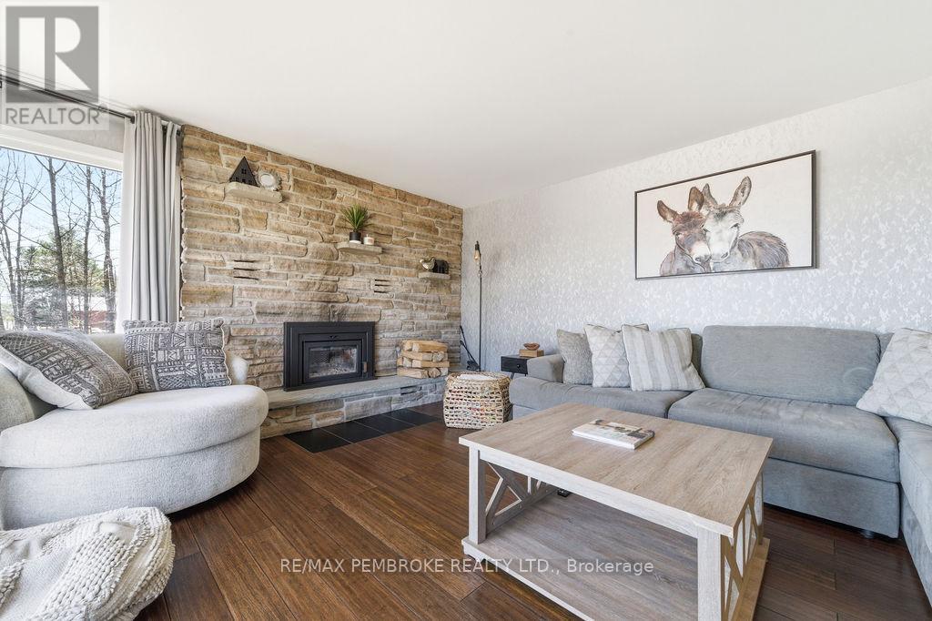 551 Laurentian Drive, Petawawa, Ontario  K8H 2M5 - Photo 6 - X13024746