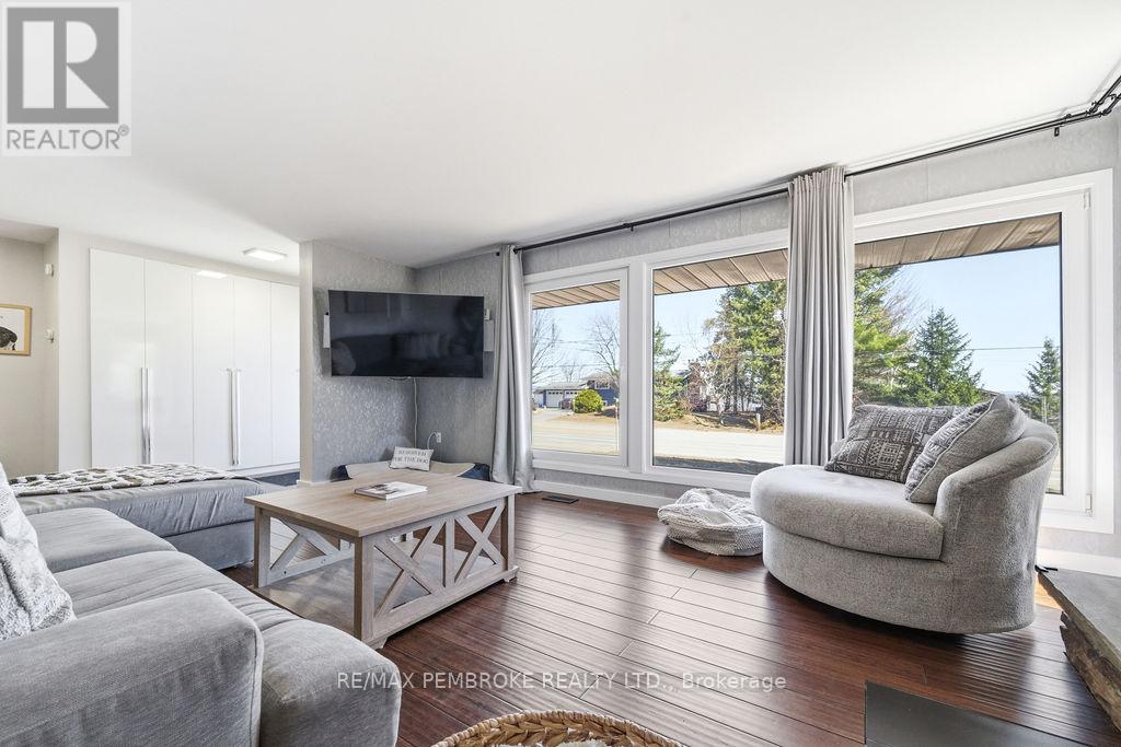 551 Laurentian Drive, Petawawa, Ontario  K8H 2M5 - Photo 7 - X13024746