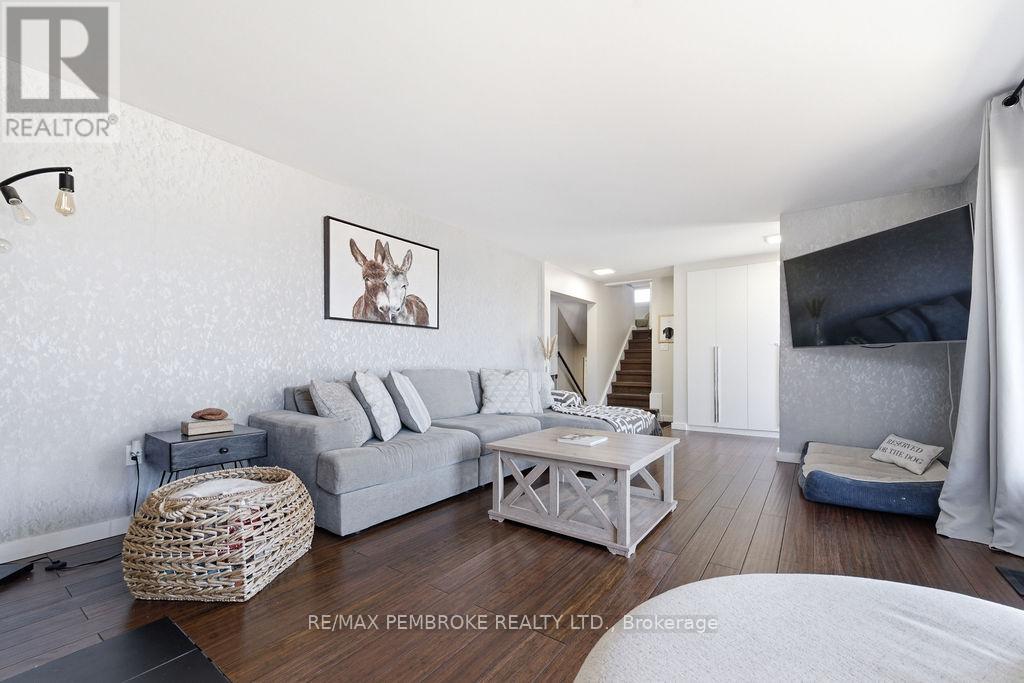 551 Laurentian Drive, Petawawa, Ontario  K8H 2M5 - Photo 8 - X13024746