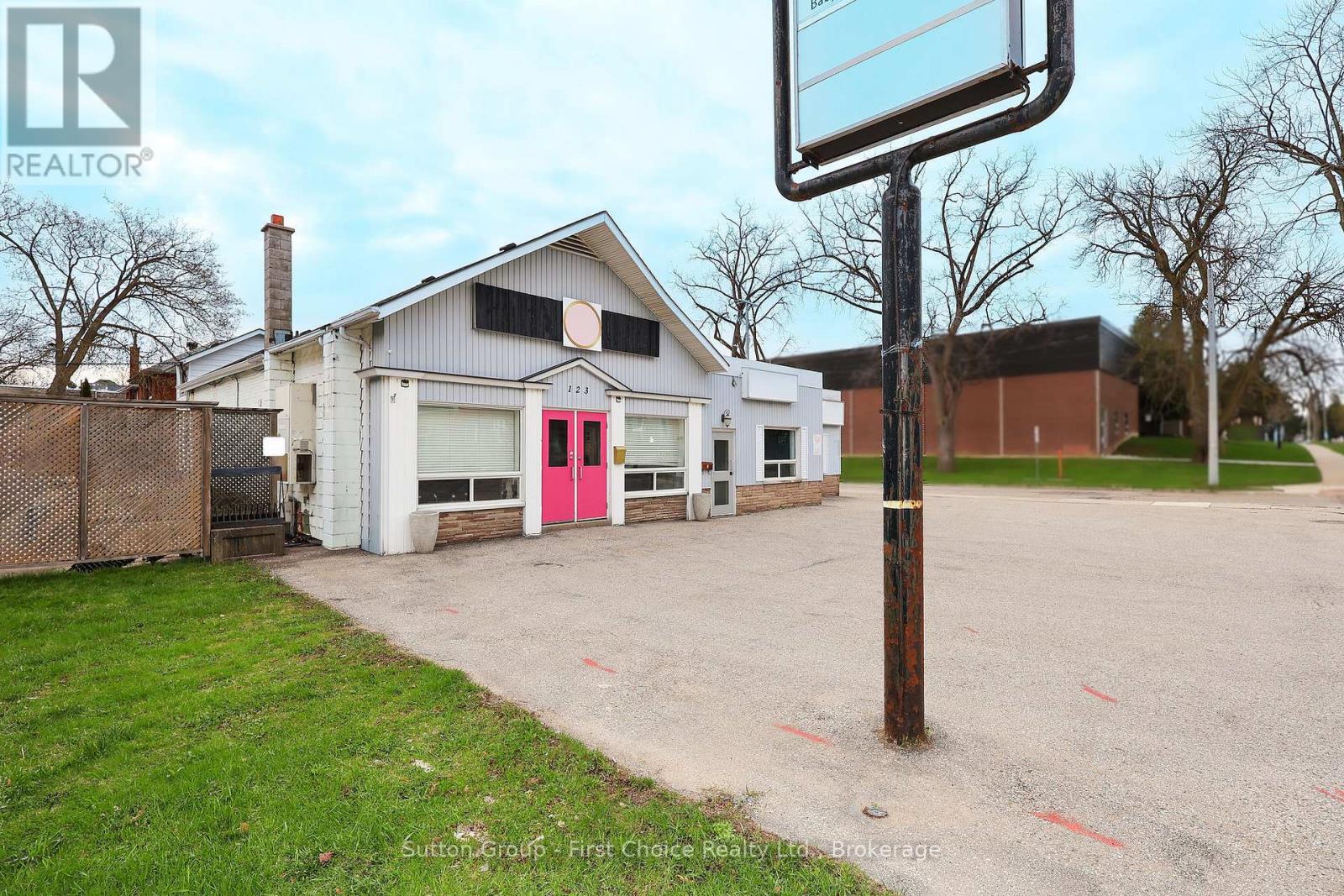 123 Waterloo Street S, Stratford, Ontario  N5A 4B3 - Photo 6 - X12756890