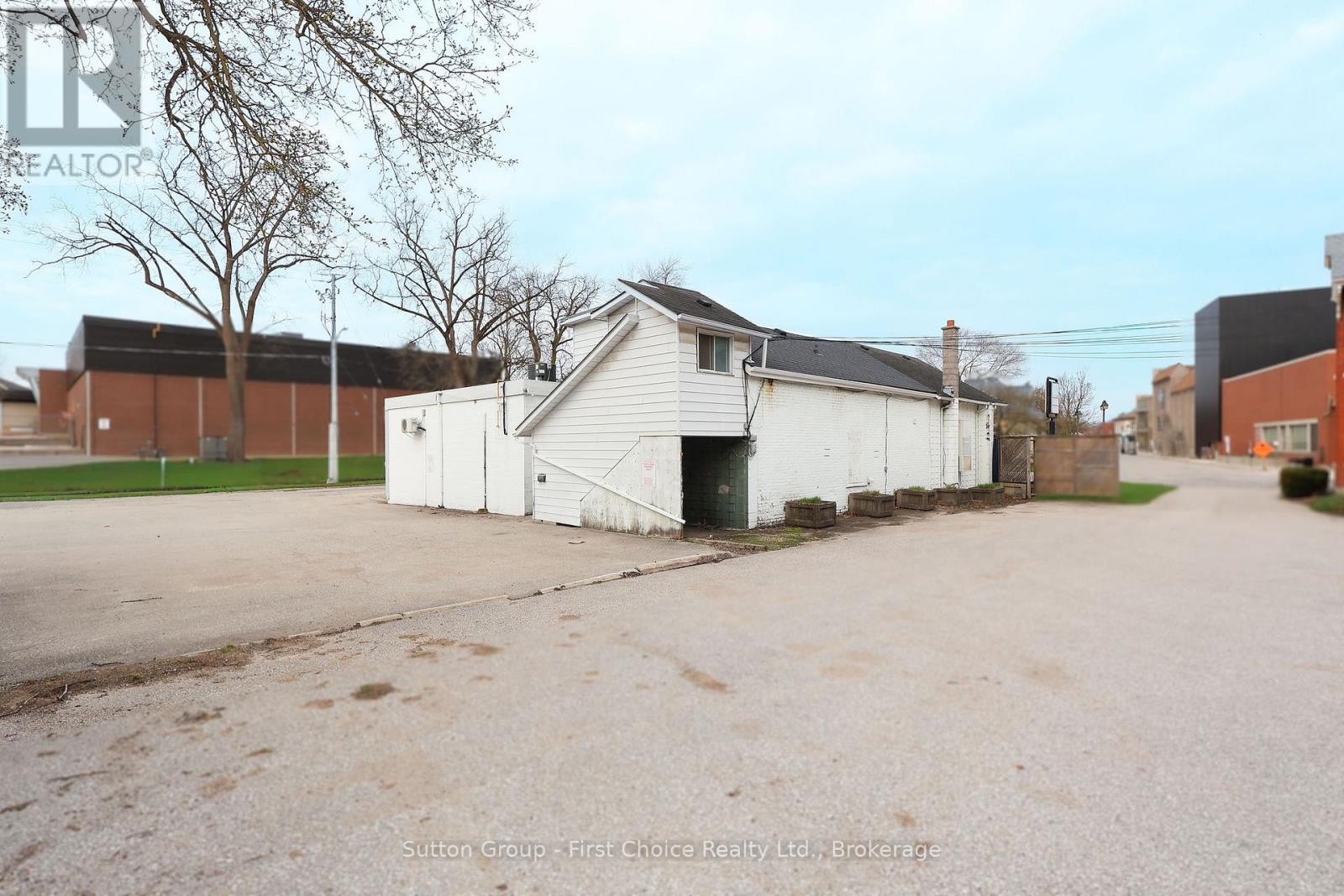 123 Waterloo Street S, Stratford, Ontario  N5A 4B3 - Photo 5 - X12756890