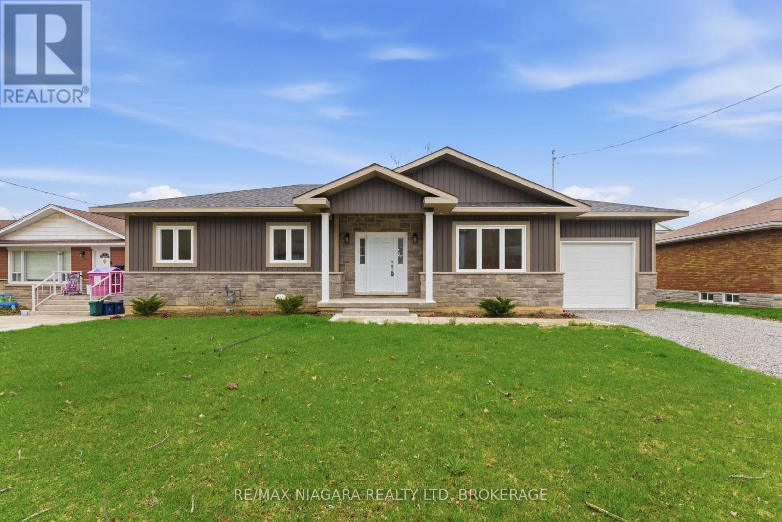 17 Glenbarr Road, St. Catharines, Ontario  L2T 1Y2 - Photo 1 - X13024756