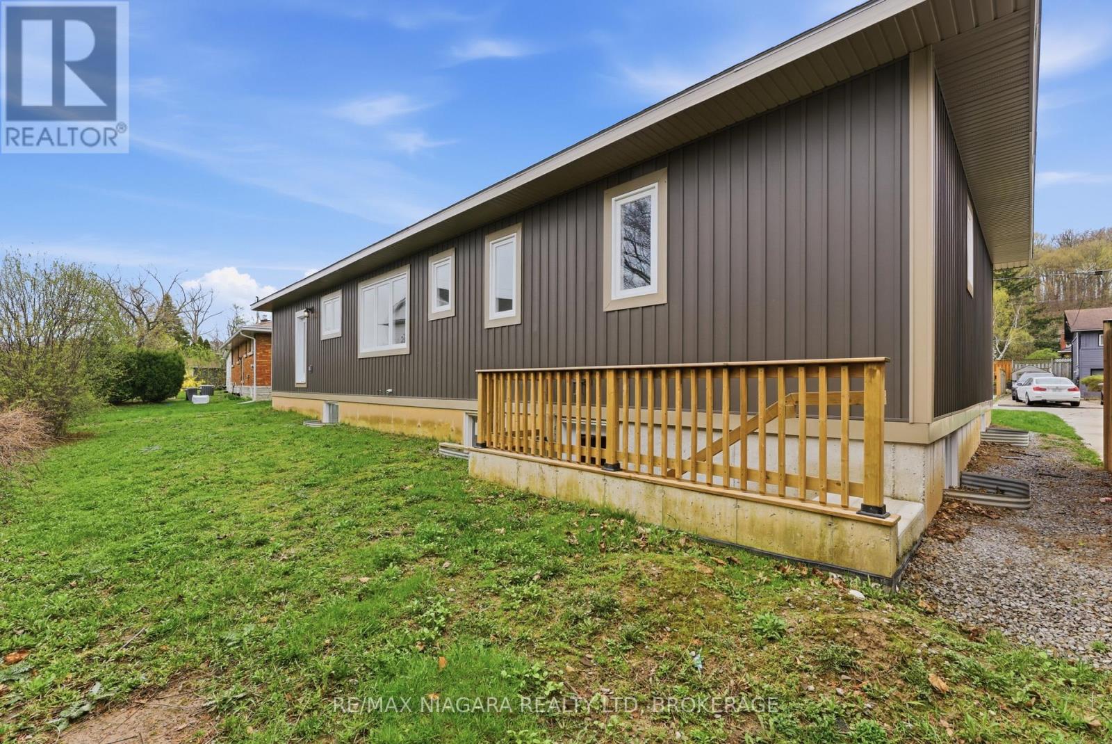 17 Glenbarr Road, St. Catharines, Ontario  L2T 1Y2 - Photo 4 - X13024756