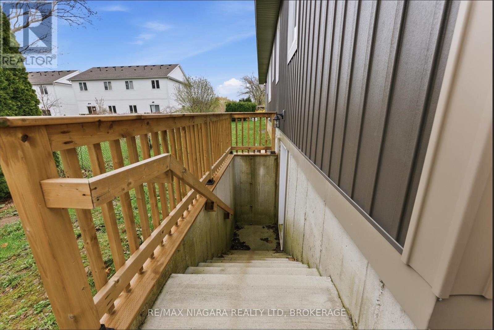 17 Glenbarr Road, St. Catharines, Ontario  L2T 1Y2 - Photo 5 - X13024756