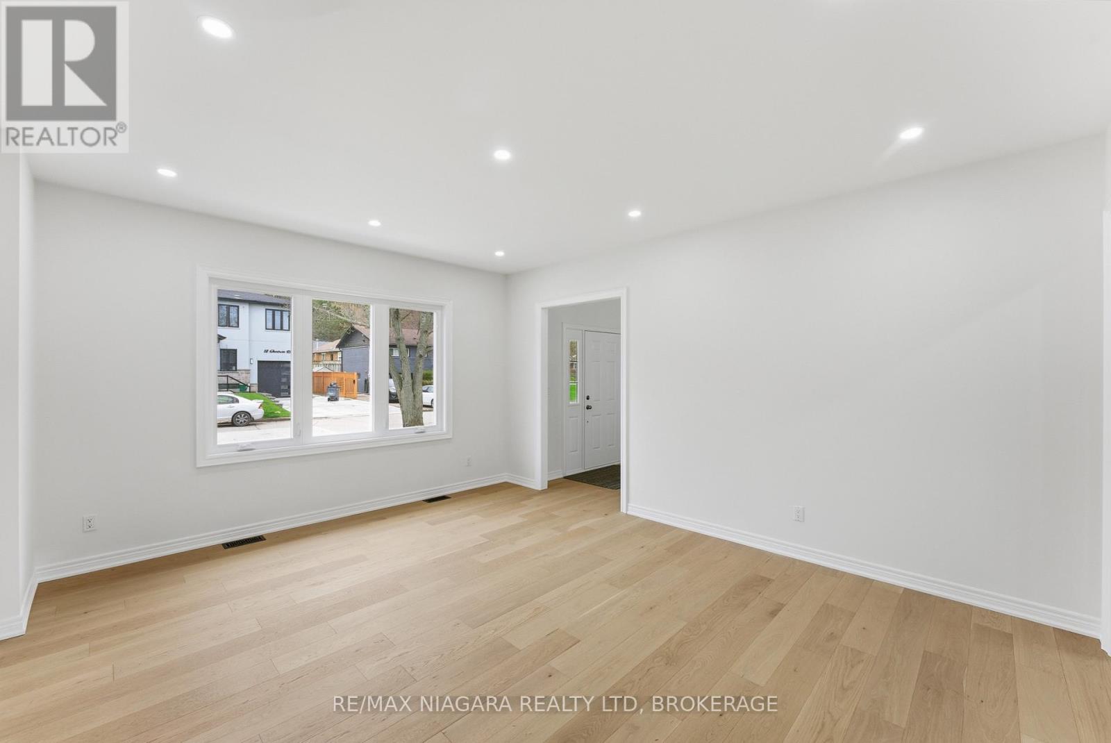 17 Glenbarr Road, St. Catharines, Ontario  L2T 1Y2 - Photo 9 - X13024756