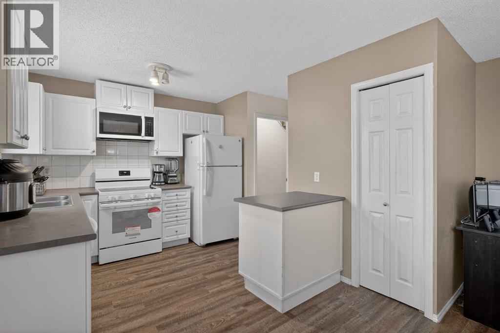 260 Stonemere Place, Chestermere, Alberta  T1Z 1N2 - Photo 5 - A2303653