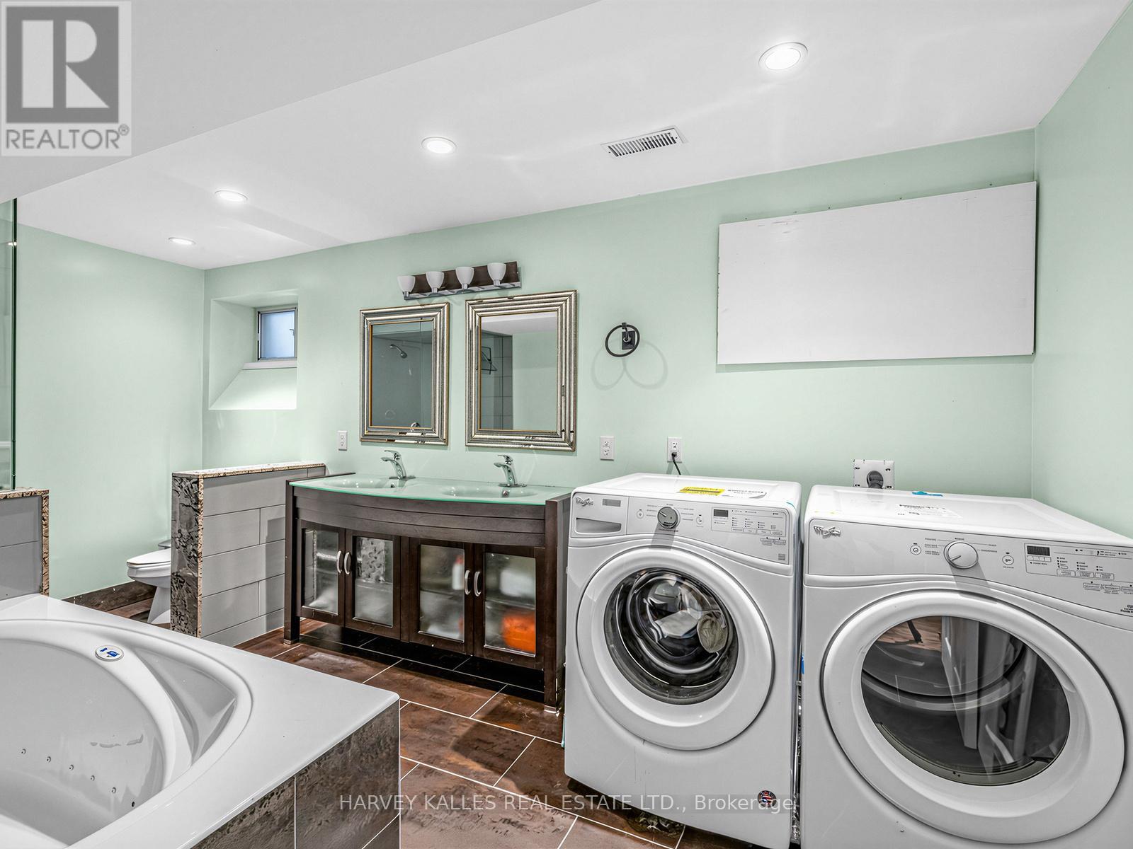 358 Mortimer Avenue, Toronto, Ontario  M4J 2E2 - Photo 37 - E13024200