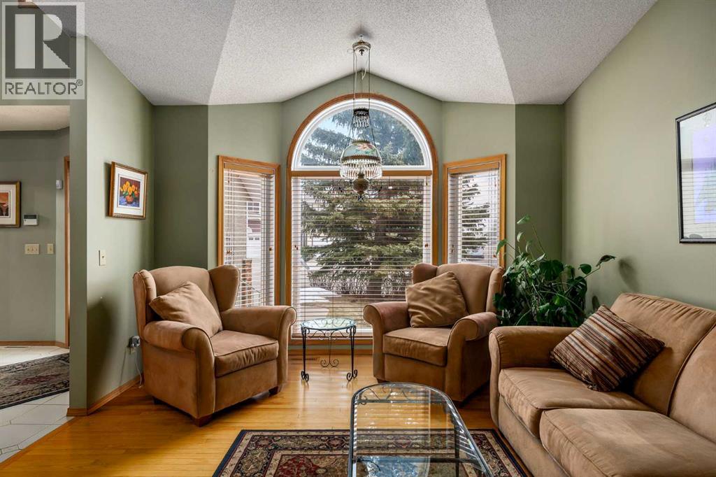 290 Edgepark Way Nw, Calgary, Alberta  T3A 4S7 - Photo 5 - A2302566