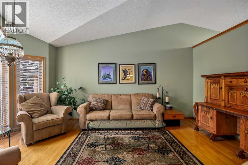 290 Edgepark Way Nw, Calgary, Alberta  T3A 4S7 - Photo 6 - A2302566