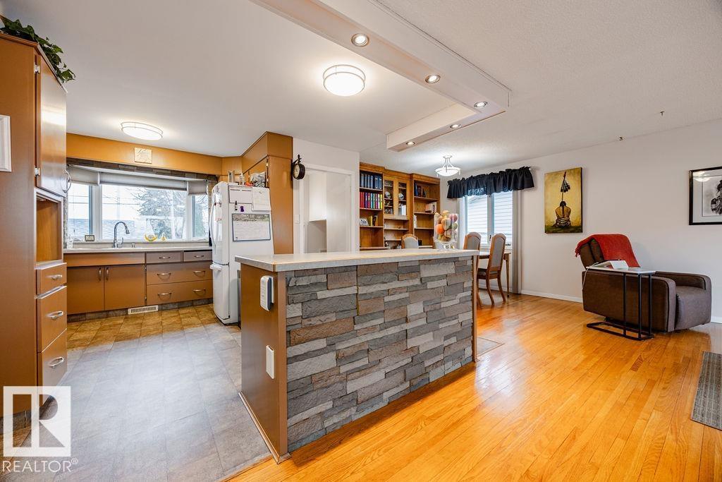 16807 80 Av NW, Edmonton, Alberta  T5R 3N1 - Photo 7 - E4483302