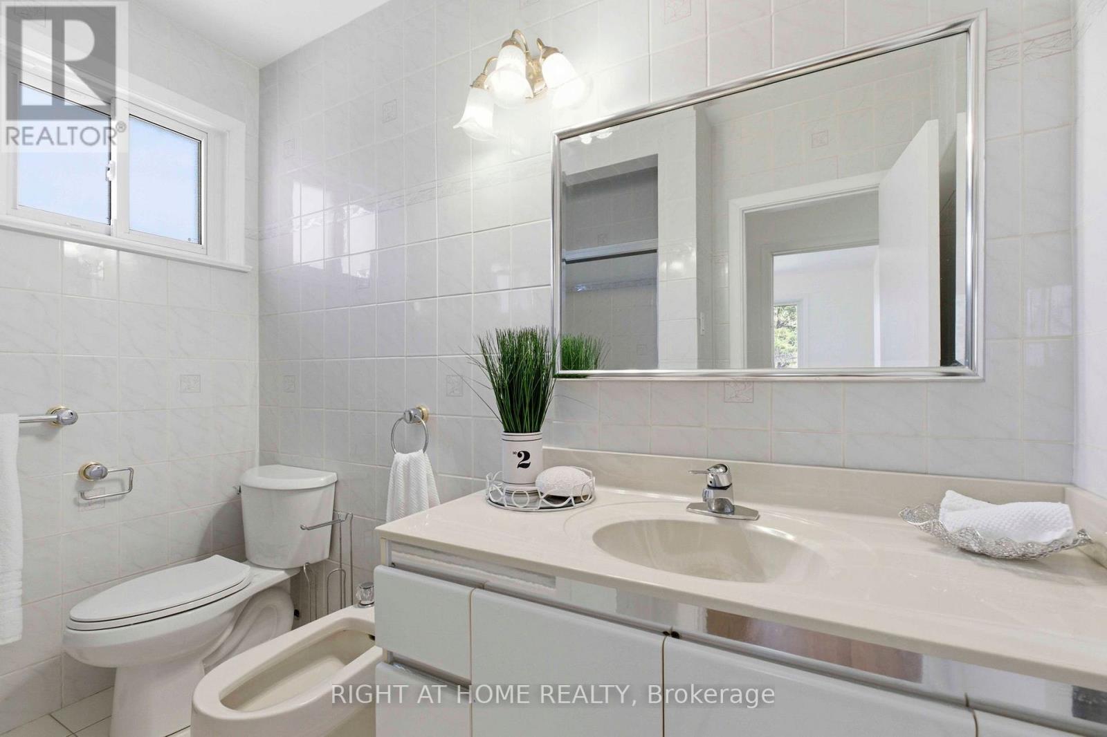 106 Fortrose Crescent, Toronto, Ontario  M3A 2H1 - Photo 14 - C13024586