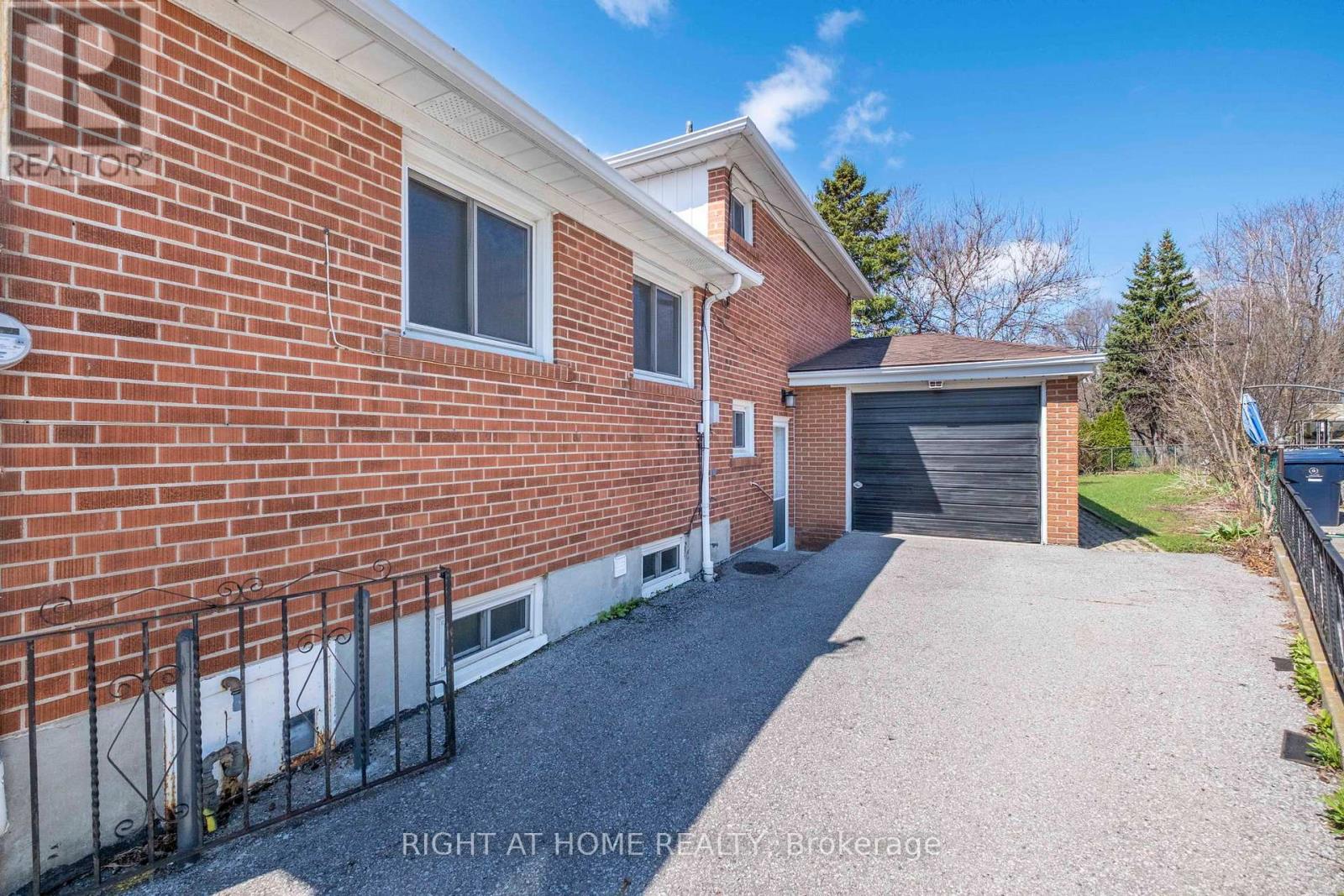 106 Fortrose Crescent, Toronto, Ontario  M3A 2H1 - Photo 25 - C13024586