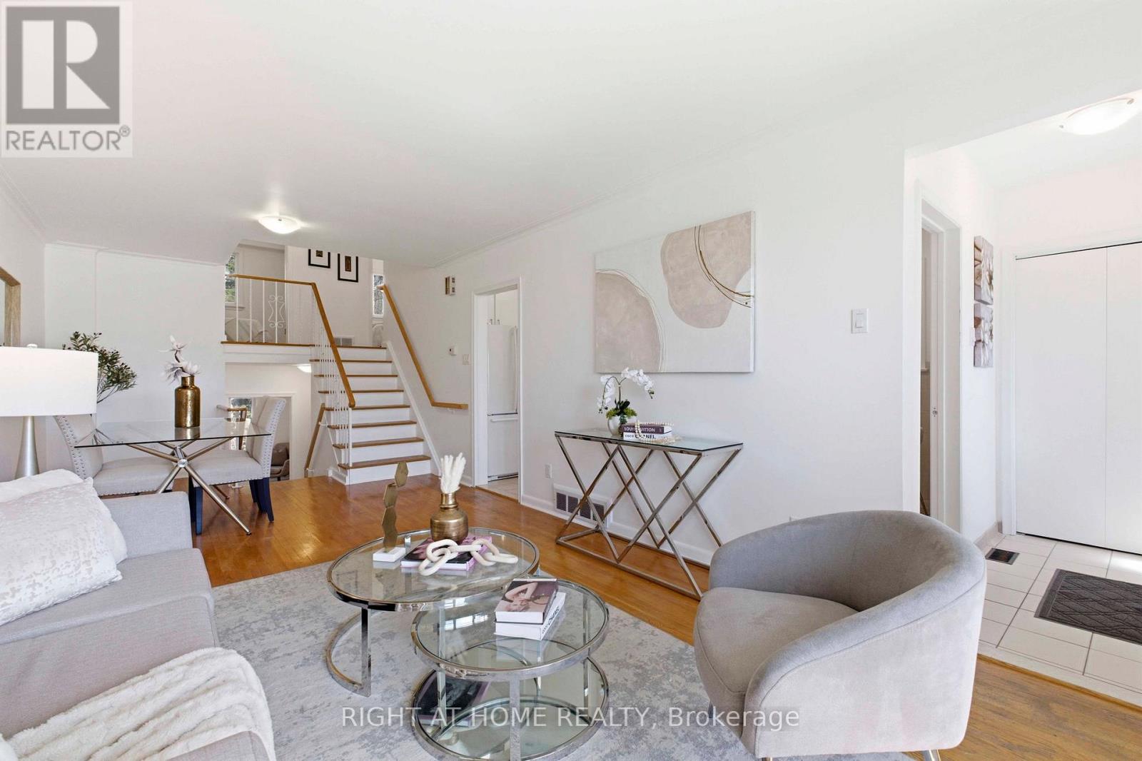 106 Fortrose Crescent, Toronto, Ontario  M3A 2H1 - Photo 3 - C13024586