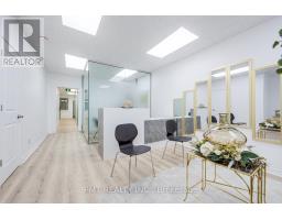 1092 BATHURST STREET, Toronto, Ontario