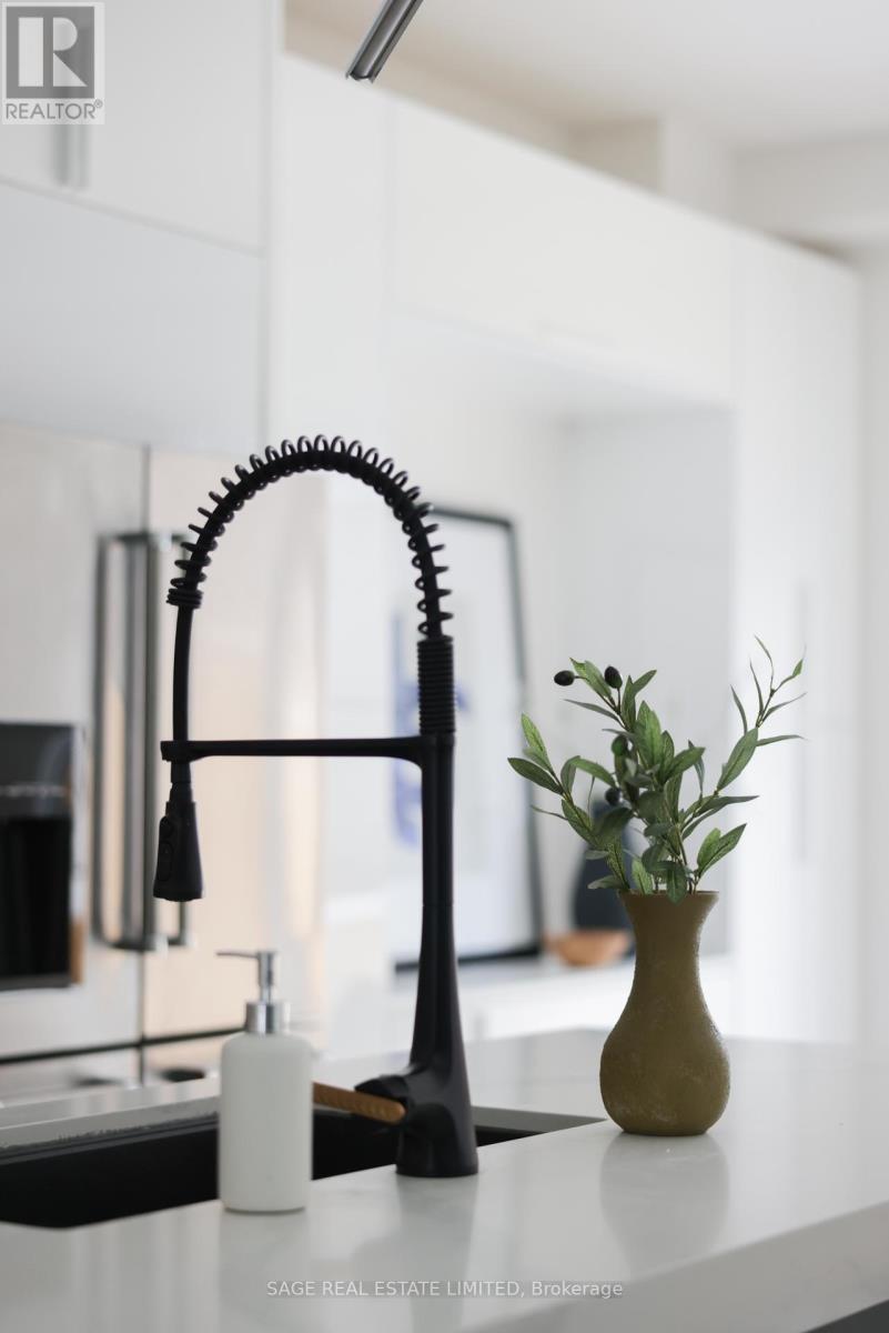 99a Memorial Park Avenue, Toronto, Ontario  M4J 2K1 - Photo 33 - E13024606